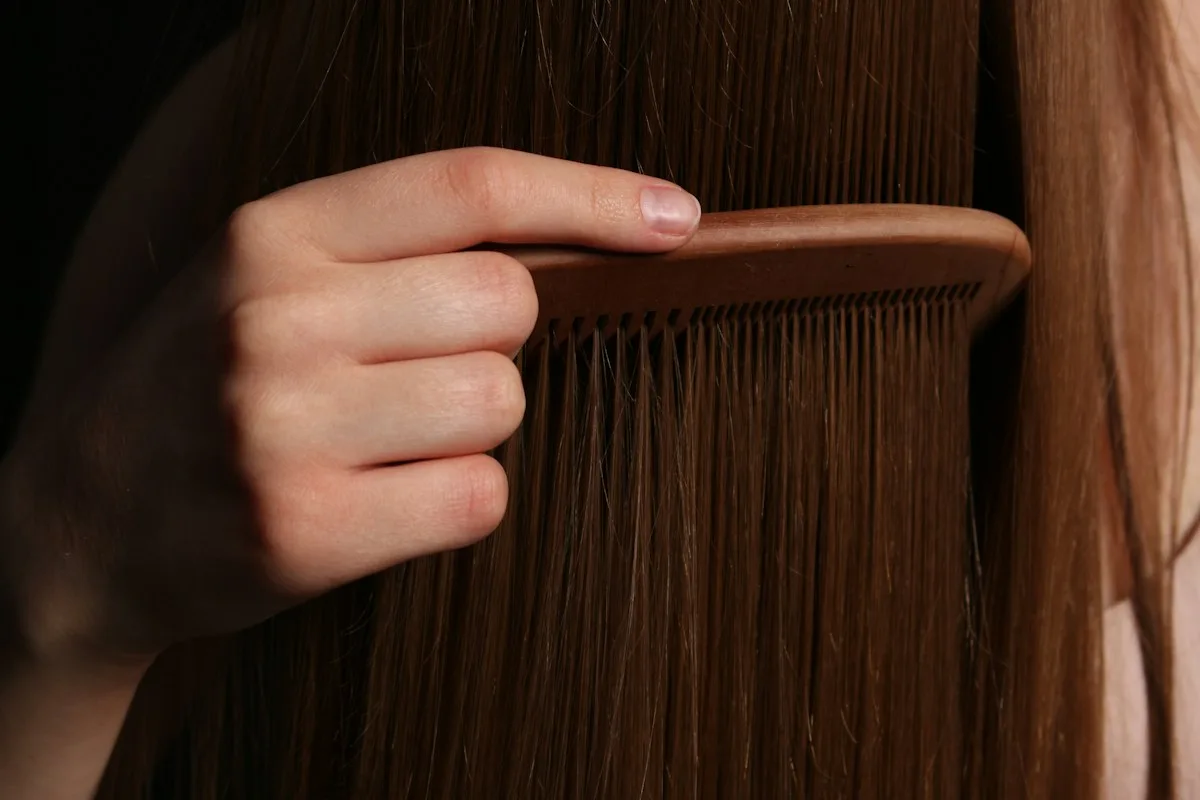 Coiffure femme, détail cheveux soignés